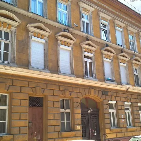 Csengery Street Apartment *