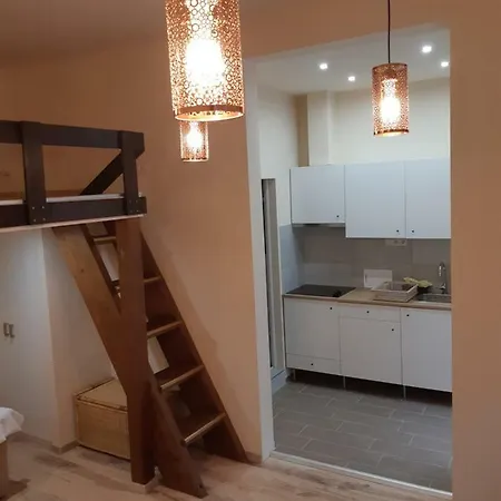 Csengery Street Apartment *